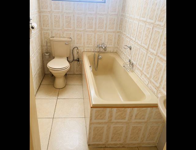 2 BEDROOM FLAT FOR SALE IN VANDERBIJLPARK CW 6